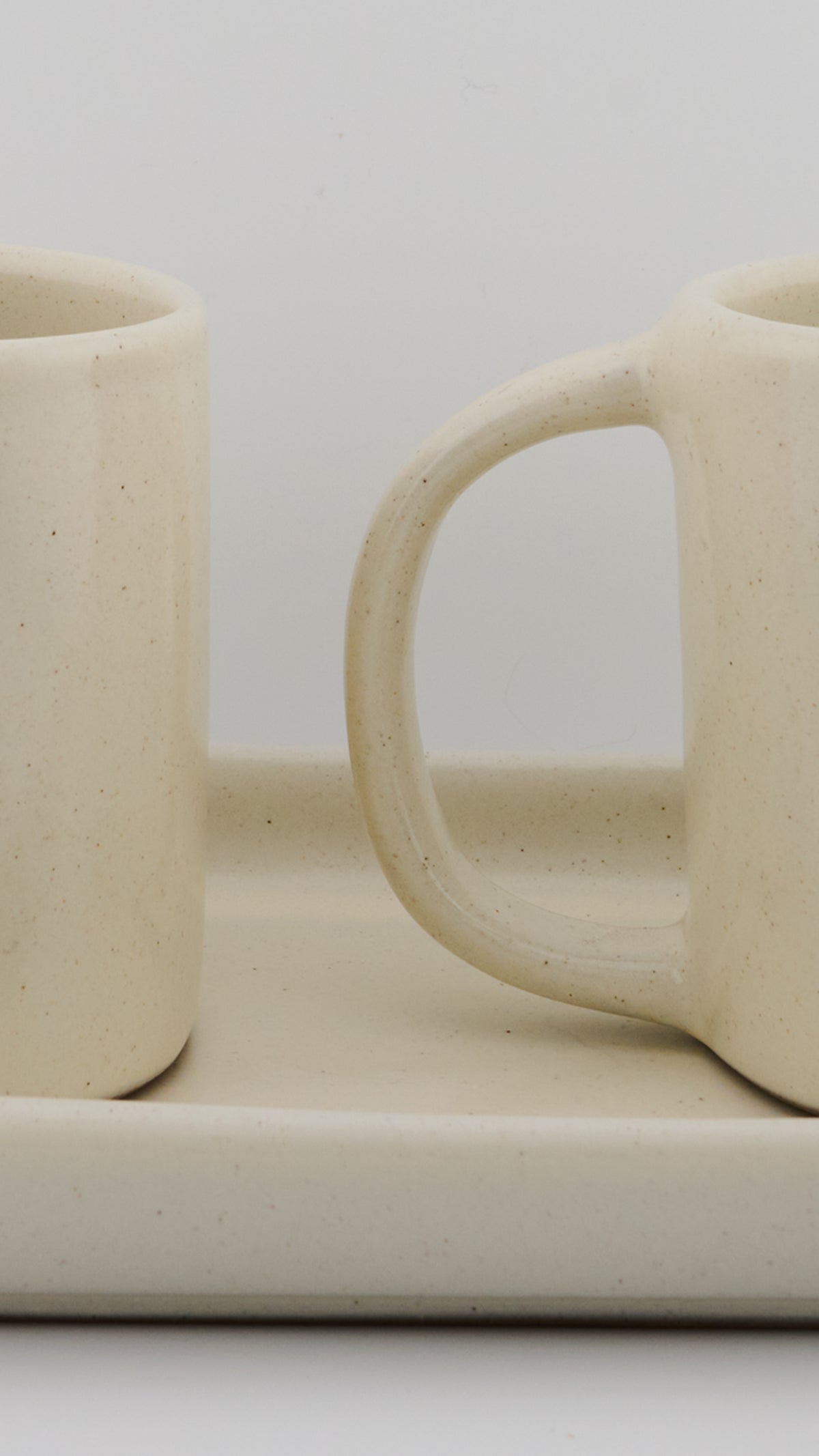 SET 02 – TAZAS Y CHAROLA LECHE - By Saudara